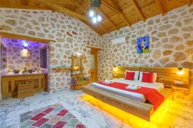 Villa Mercan Üzümlü Korunaklı Havuz 18