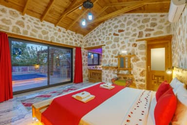 Villa Mercan Üzümlü Korunaklı Havuz 46