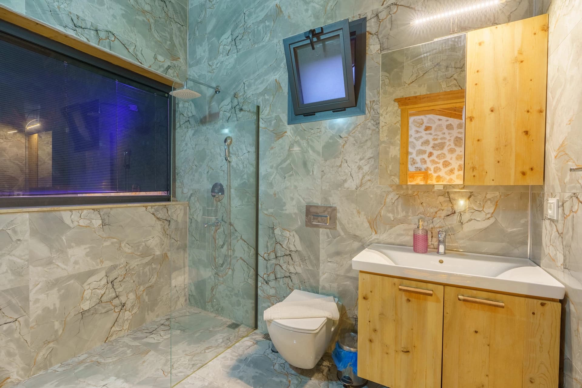 Villa Mercan Üzümlü Korunaklı Havuz 60