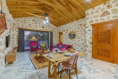 Villa Mercan Üzümlü Korunaklı Havuz 52