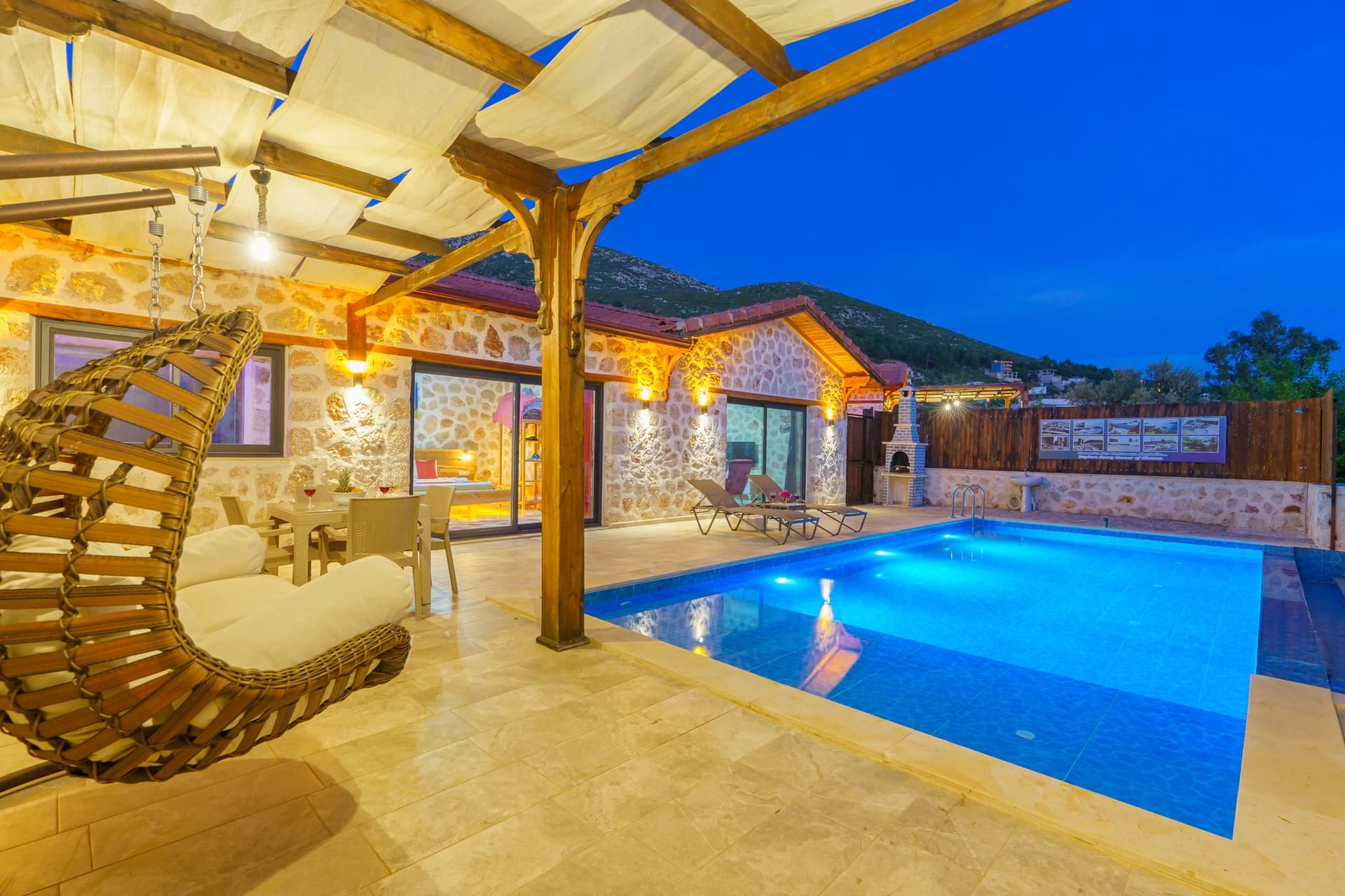 Villa Mercan Üzümlü Korunaklı Havuz 72
