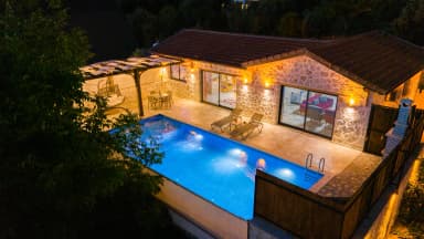 Villa Mercan Üzümlü Korunaklı Havuz 16