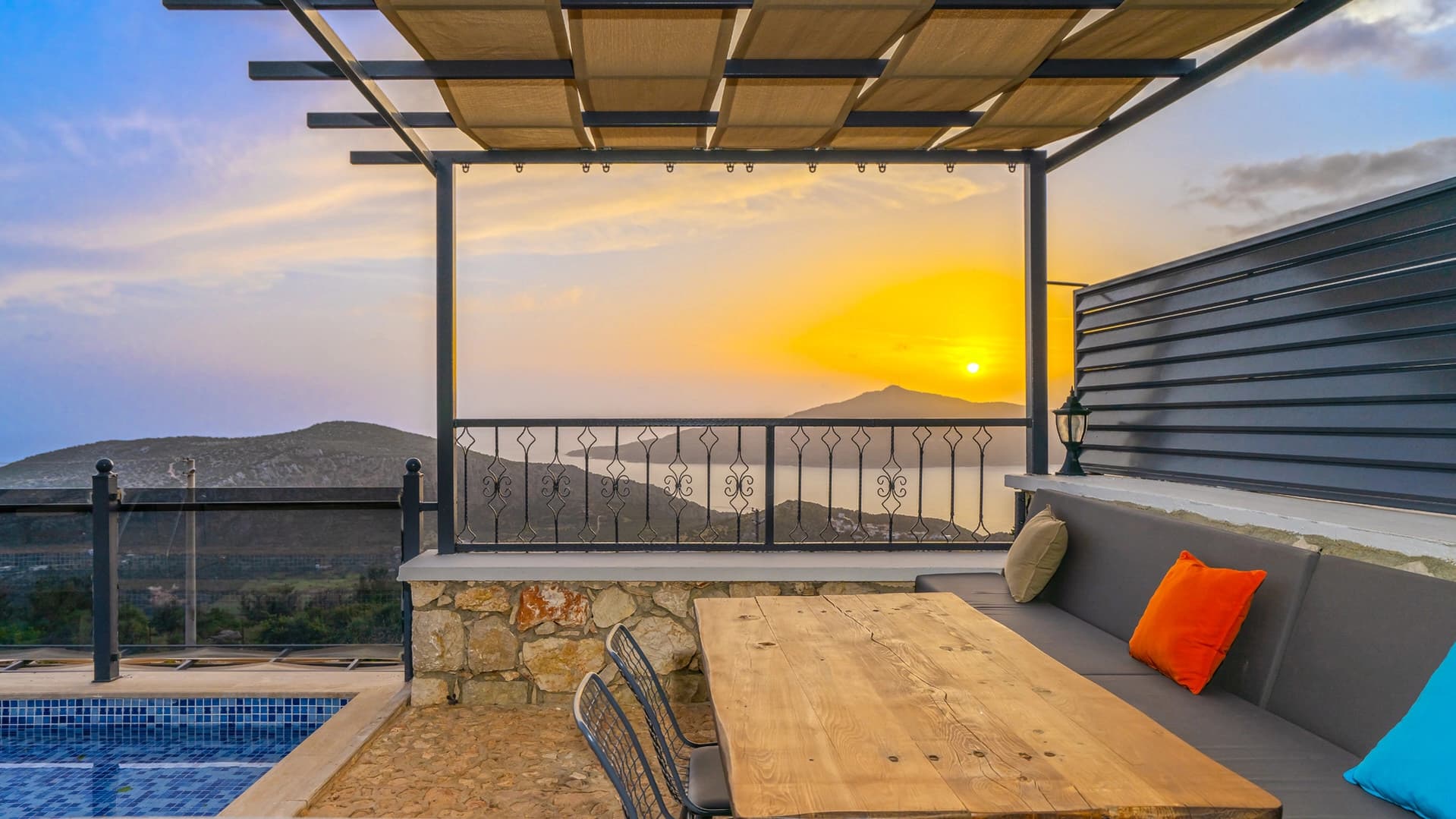 Villa Güneş 1 Korunaklı Havuz 44