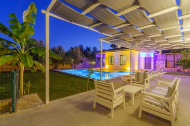 Villa Sazak Duo Korunaklı Havuz 40