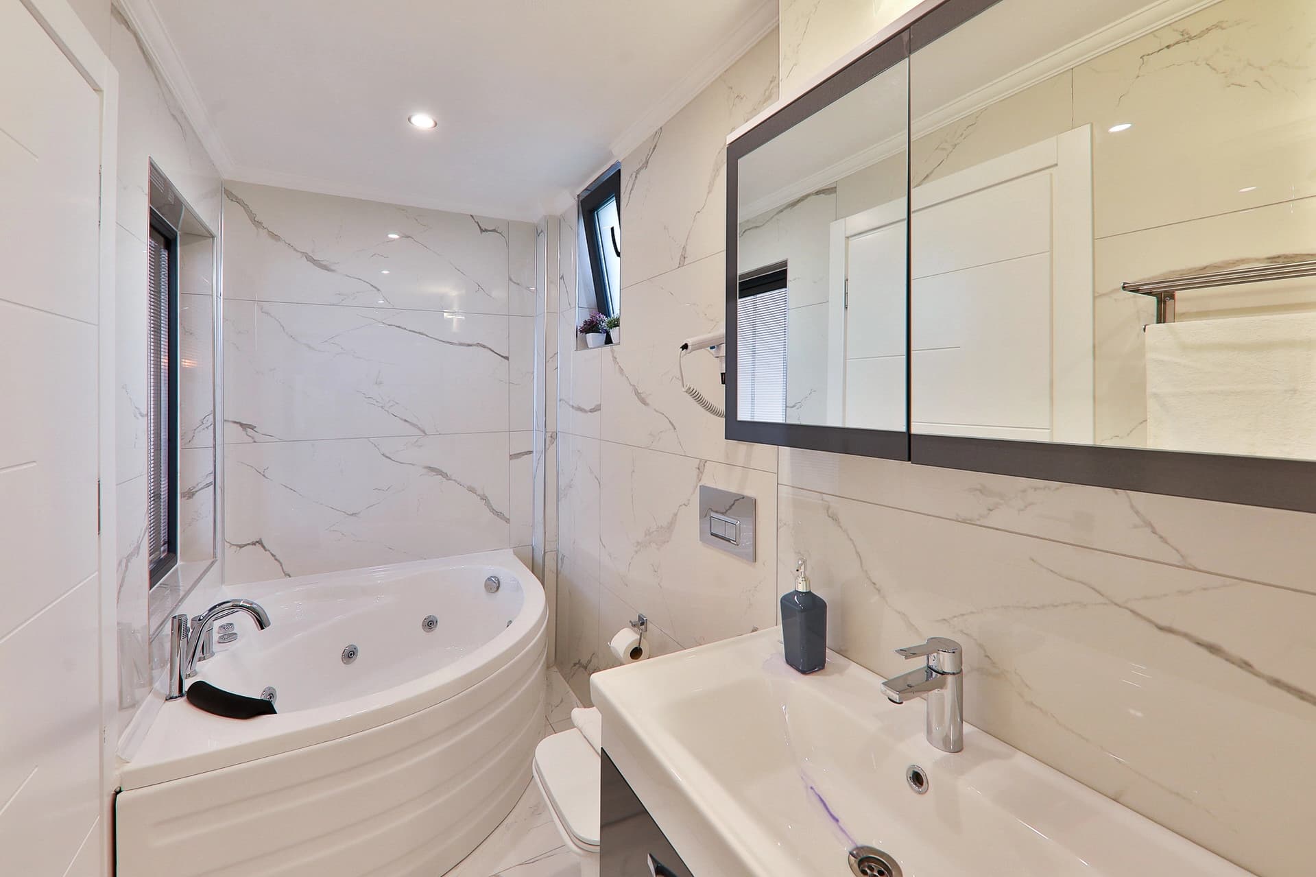 Villa Taylı 2 Korunaklı Havuz 94