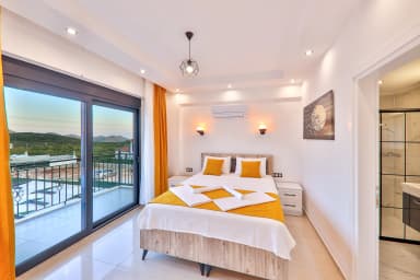 Villa Taylı 2 Korunaklı Havuz 18