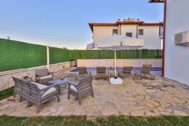 Villa Taylı 2 Korunaklı Havuz 72
