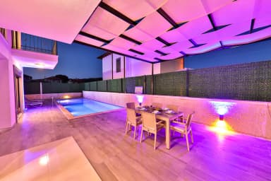 Villa Taylı 2 Korunaklı Havuz 24