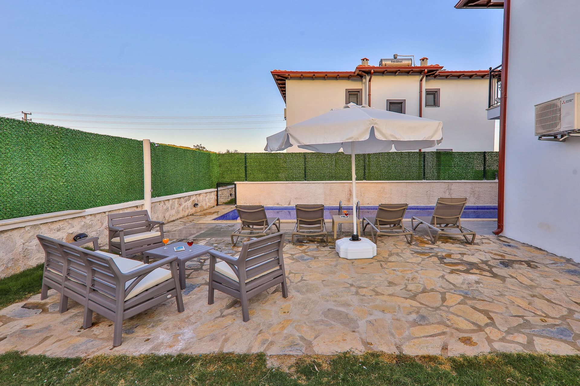 Villa Taylı 2 Korunaklı Havuz 72