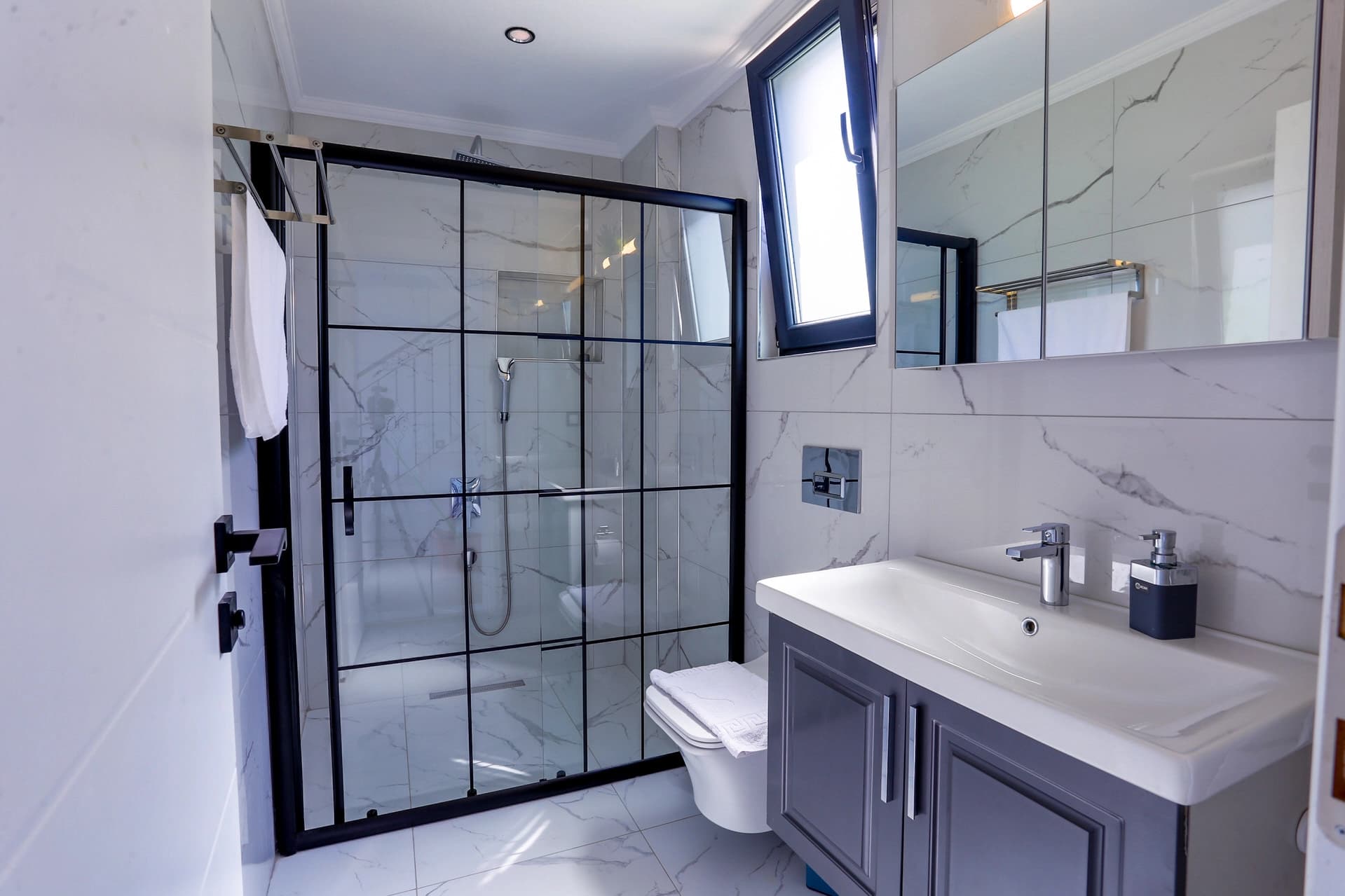 Villa Taylı 1 Korunaklı Havuz 60