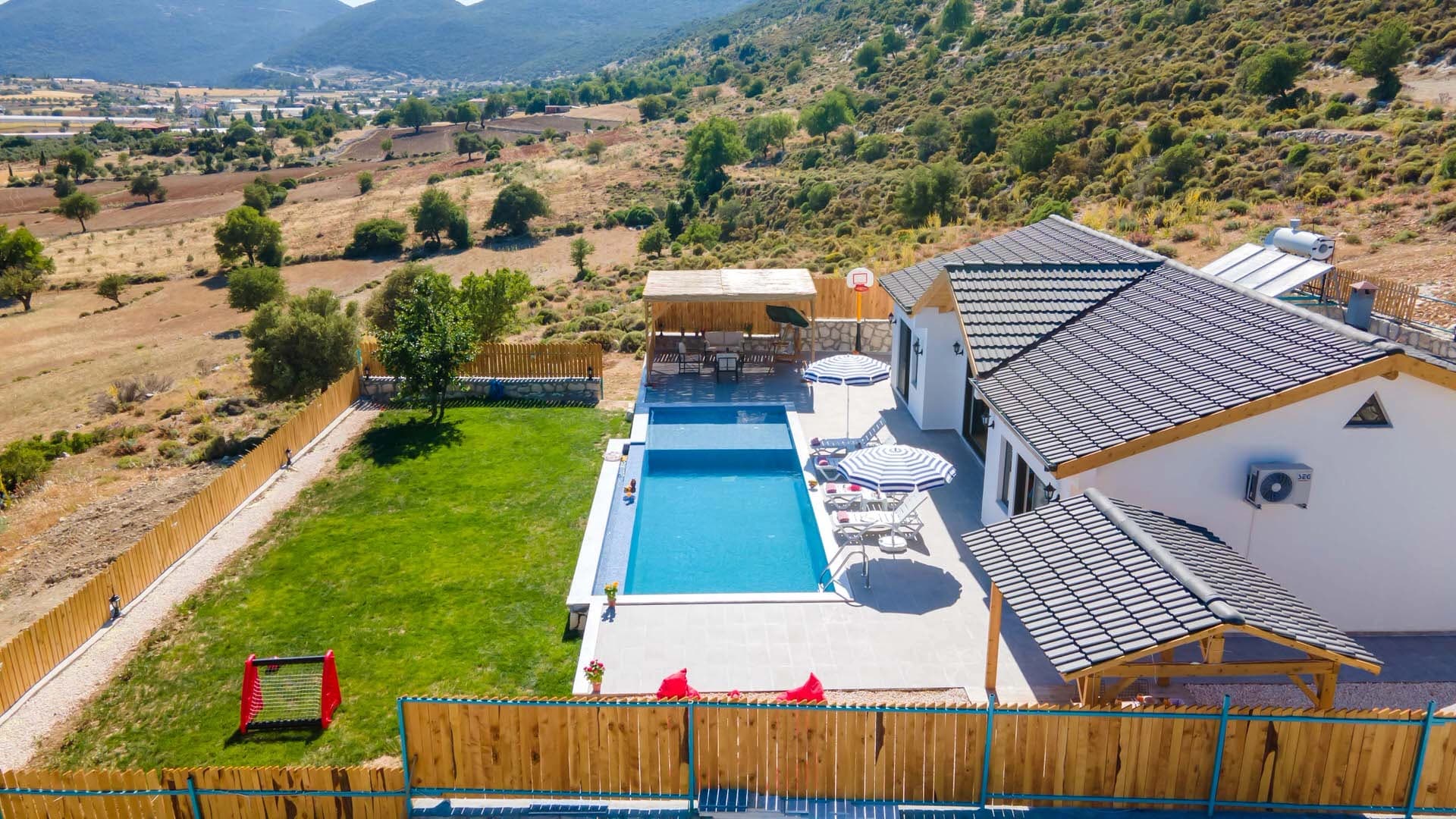 Villa Buğlem Sarıbelen Korunaklı Havuz 53