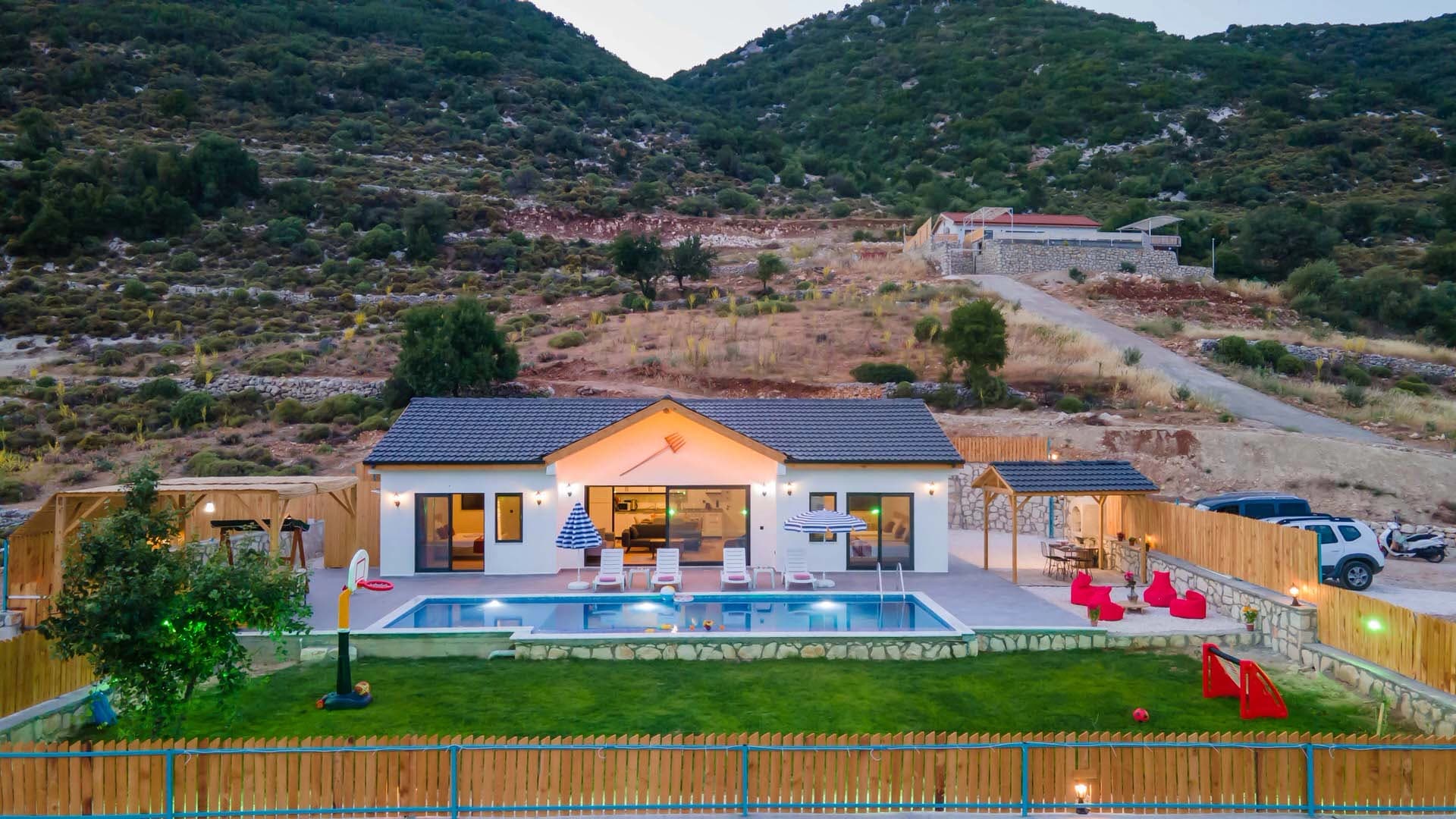 Villa Buğlem Sarıbelen Korunaklı Havuz 95