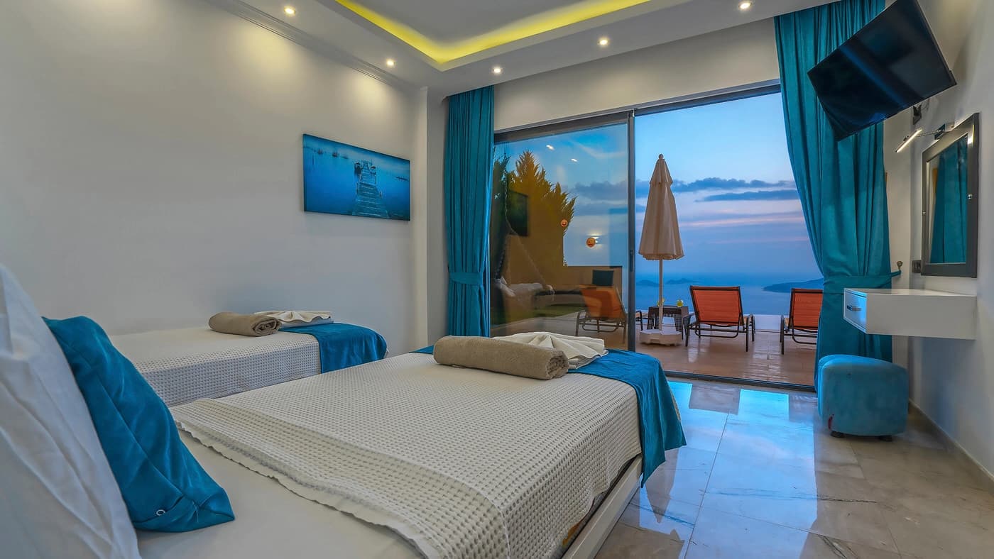 Villa Royal Korunaklı Havuz 10