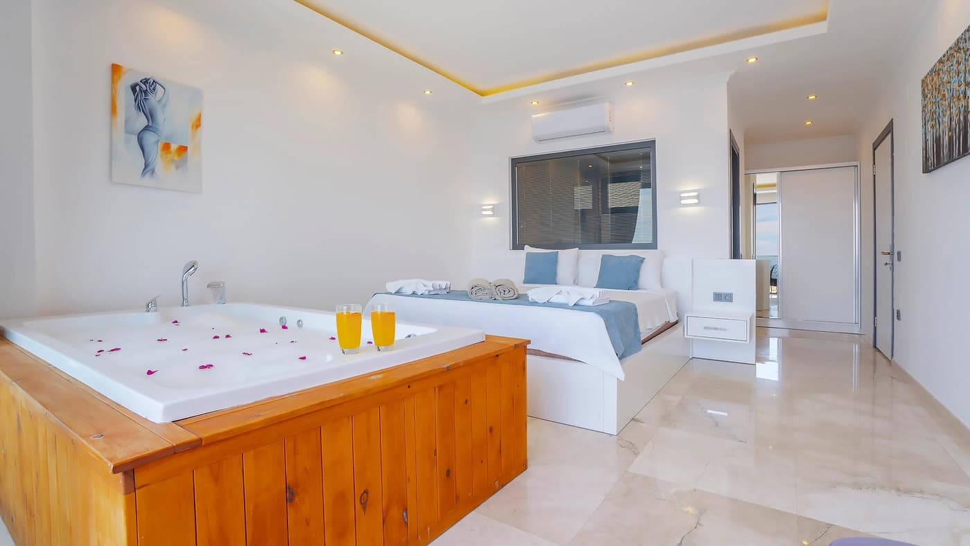 Villa Royal Korunaklı Havuz 80