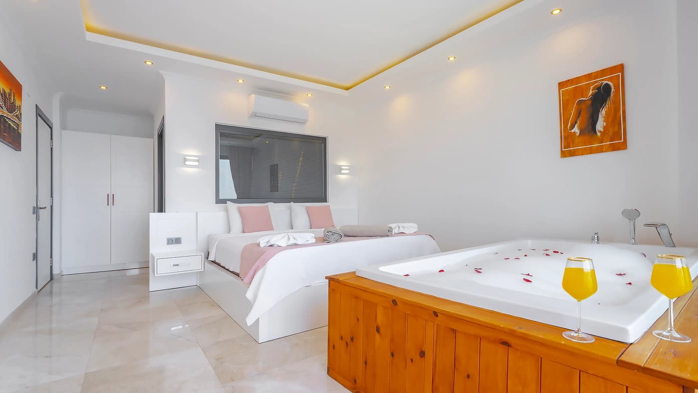 Villa Royal Korunaklı Havuz 32