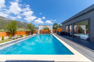 Villa Zemra Korunaklı Havuz 56