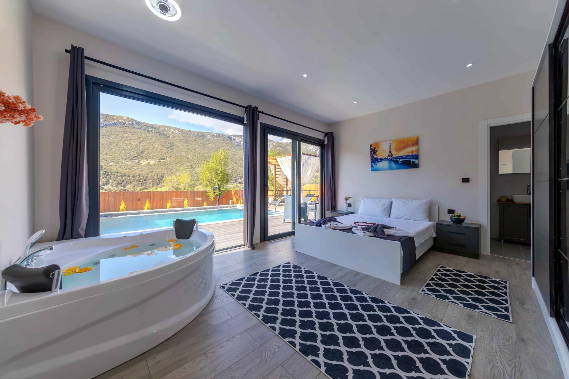 Villa Zemra Korunaklı Havuz 16