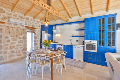 Villa Flower Blue Korunaklı Havuz 70