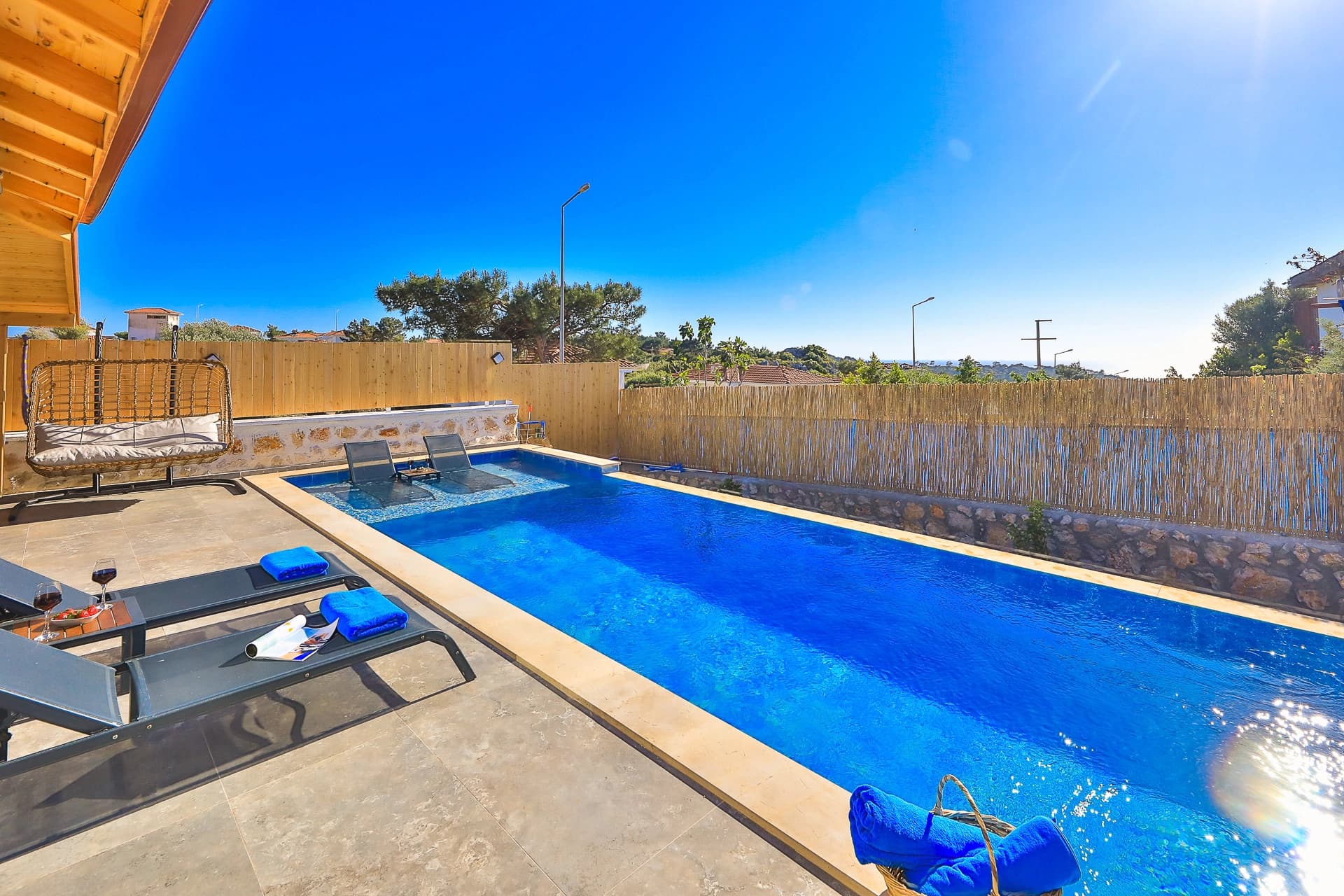 Villa Flower Blue Korunaklı Havuz 90