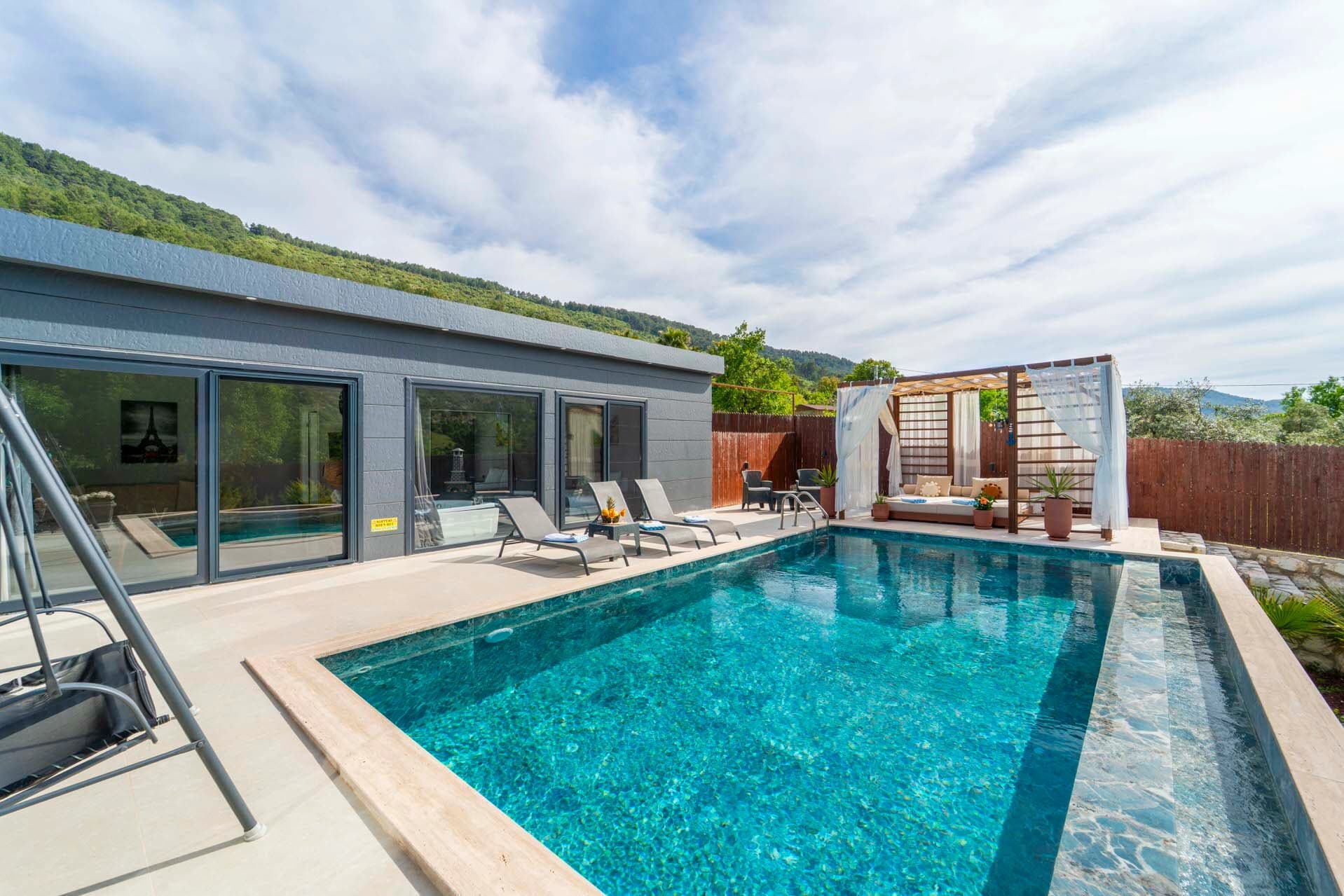 Villa Loçka Korunaklı Havuz 42