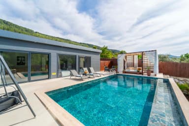 Villa Loçka Korunaklı Havuz 42