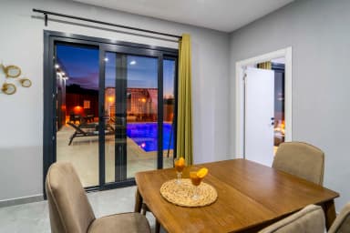 Villa Loçka Korunaklı Havuz 16