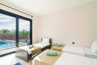 Villa Loçka Korunaklı Havuz 10