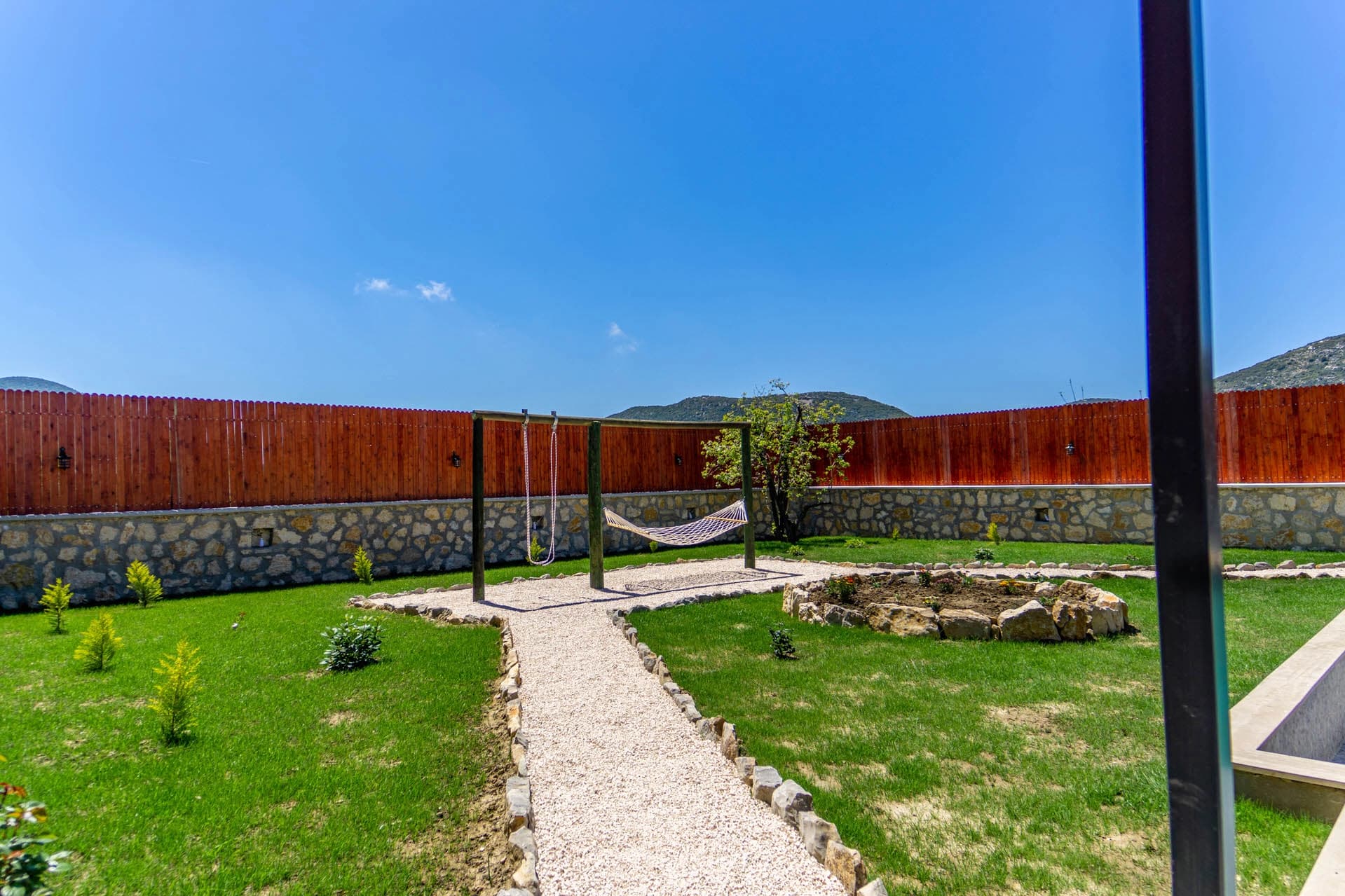 Villa Eylül Bezirgan Korunaklı Havuz 37