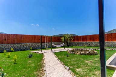 Villa Eylül Bezirgan Korunaklı Havuz 37