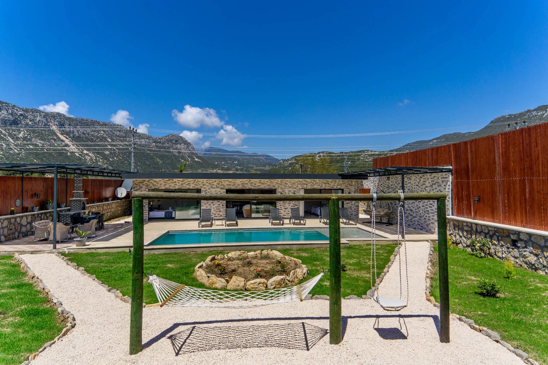 Villa Eylül Bezirgan Korunaklı Havuz 31