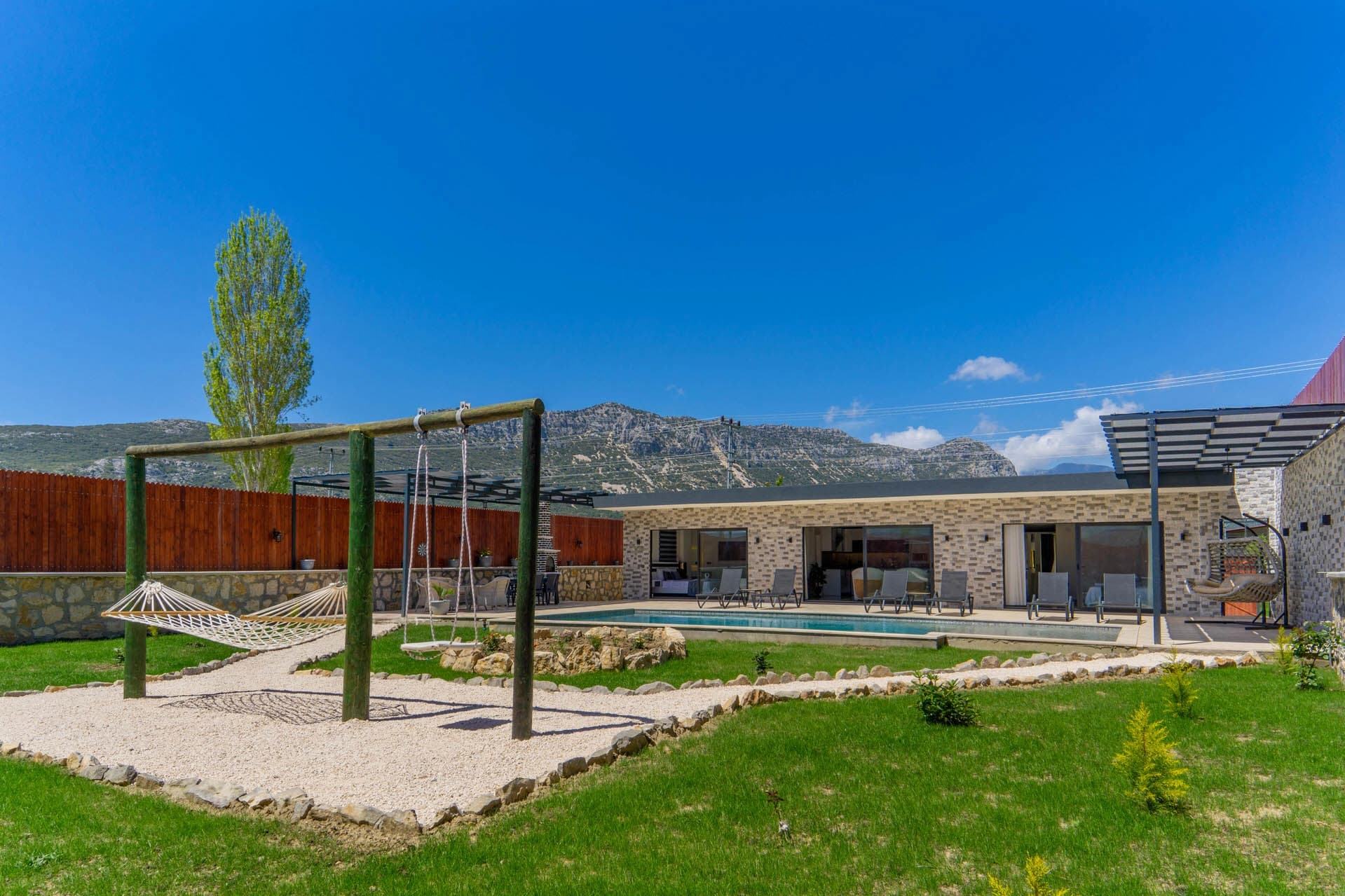 Villa Eylül Bezirgan Korunaklı Havuz 65