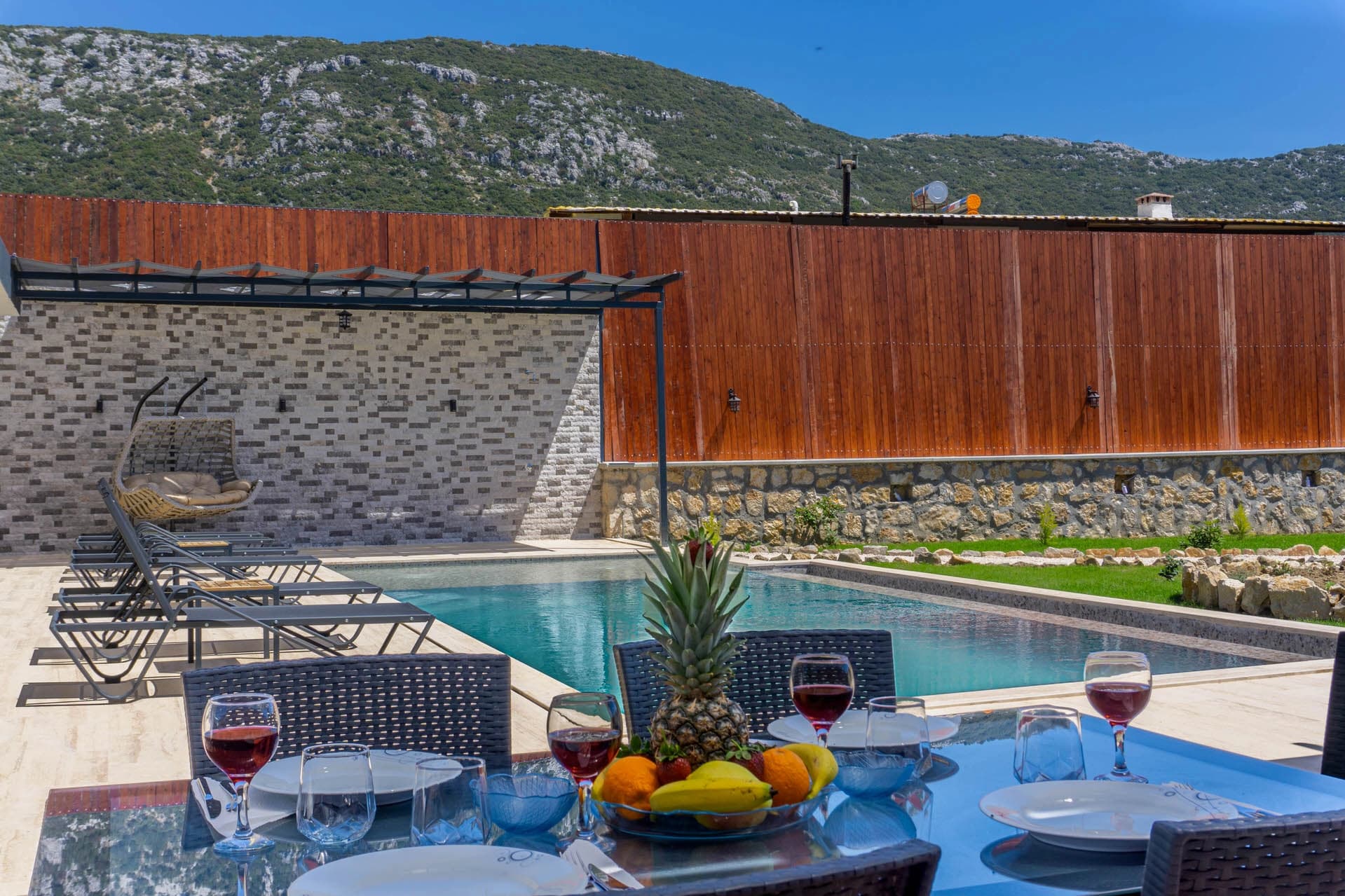 Villa Eylül Bezirgan Korunaklı Havuz 45