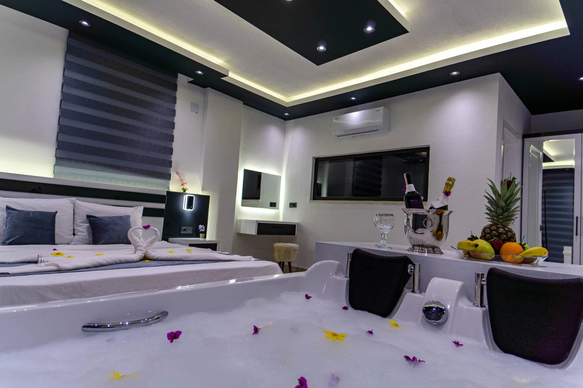 Villa Eylül Bezirgan Korunaklı Havuz 61