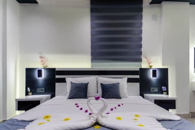 Villa Eylül Bezirgan Korunaklı Havuz 75