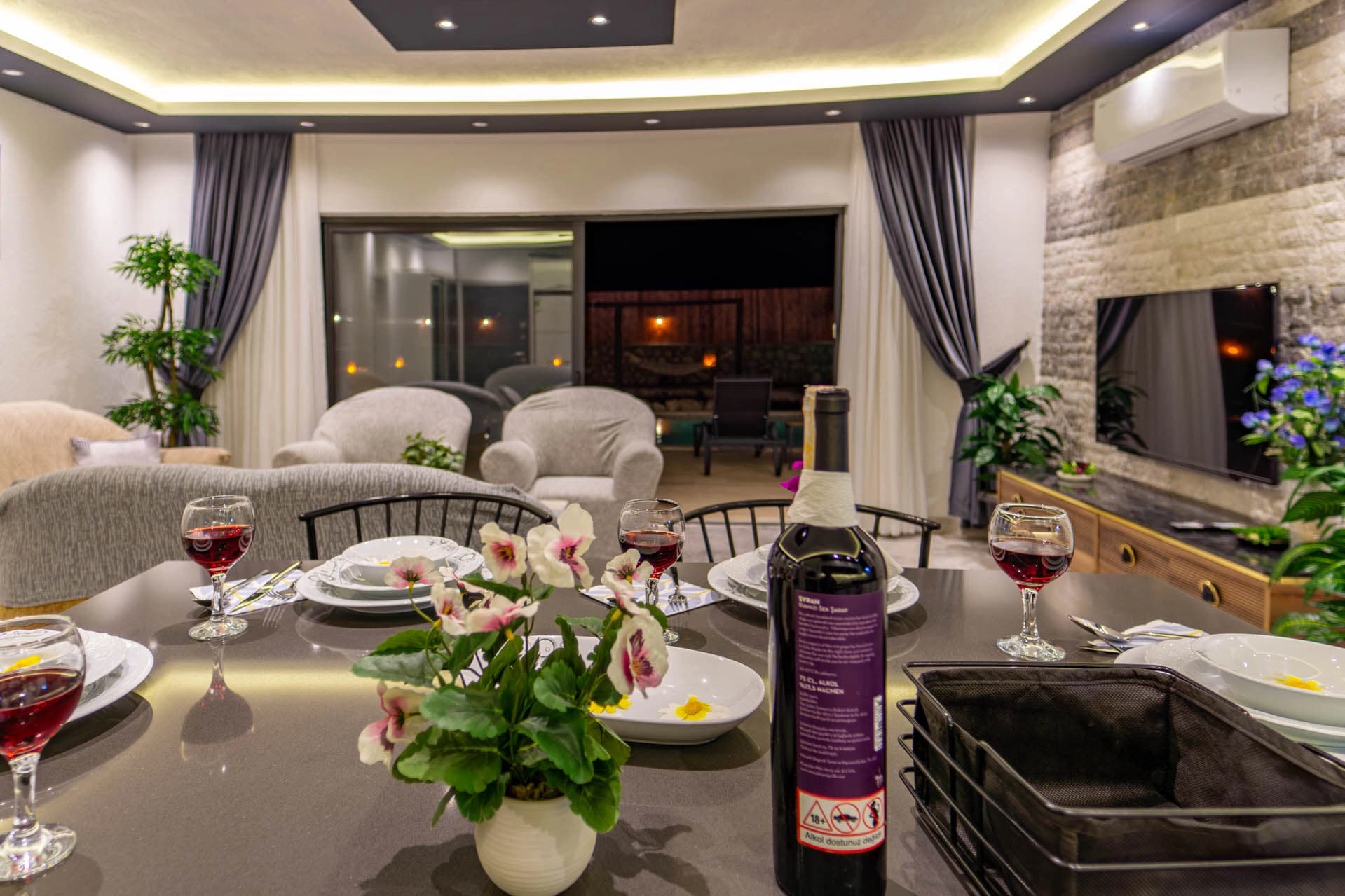 Villa Eylül Bezirgan Korunaklı Havuz 95