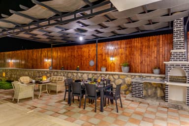 Villa Eylül Bezirgan Korunaklı Havuz 87