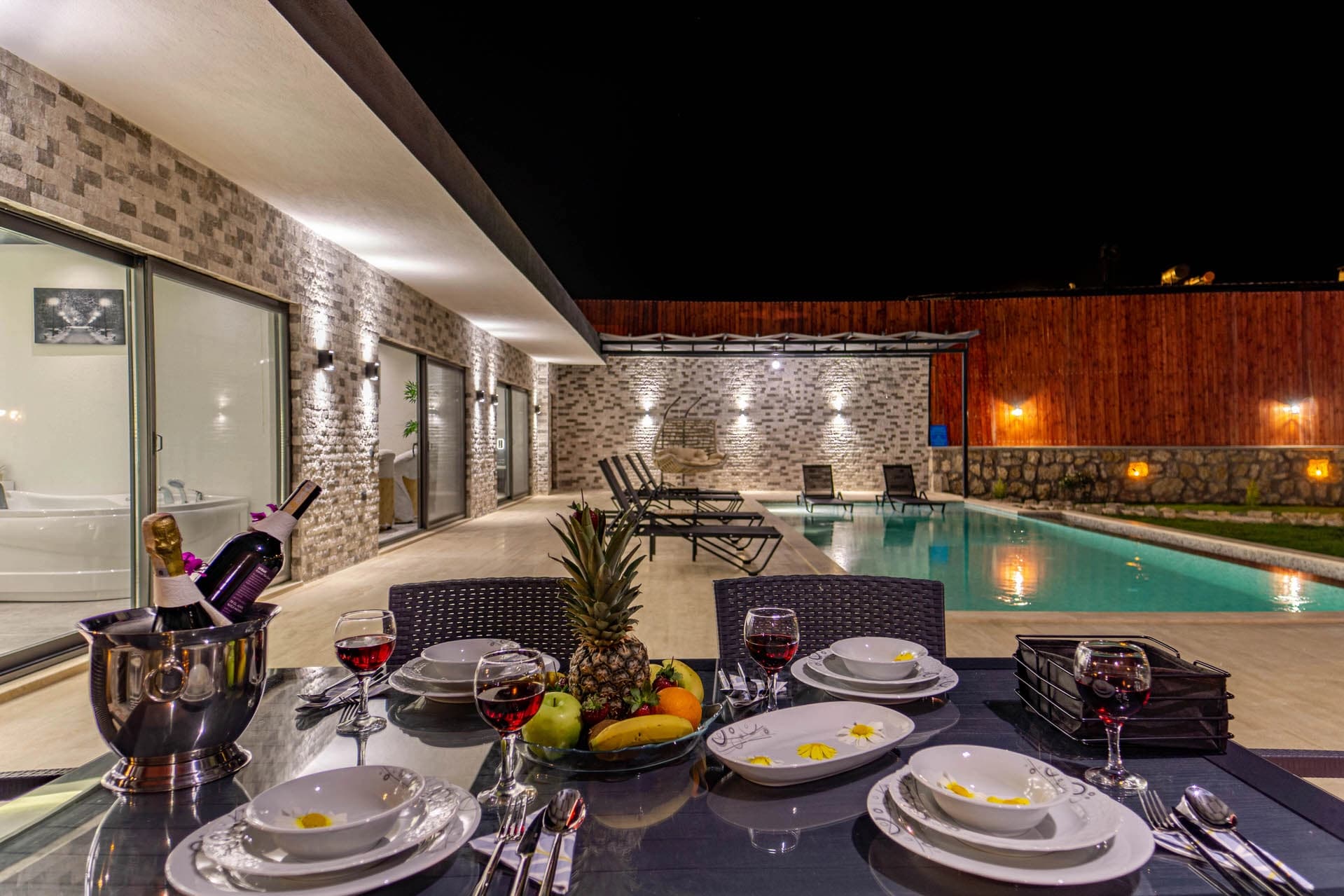 Villa Eylül Bezirgan Korunaklı Havuz 11