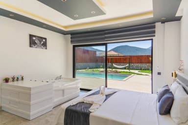 Villa Eylül Bezirgan Korunaklı Havuz 27