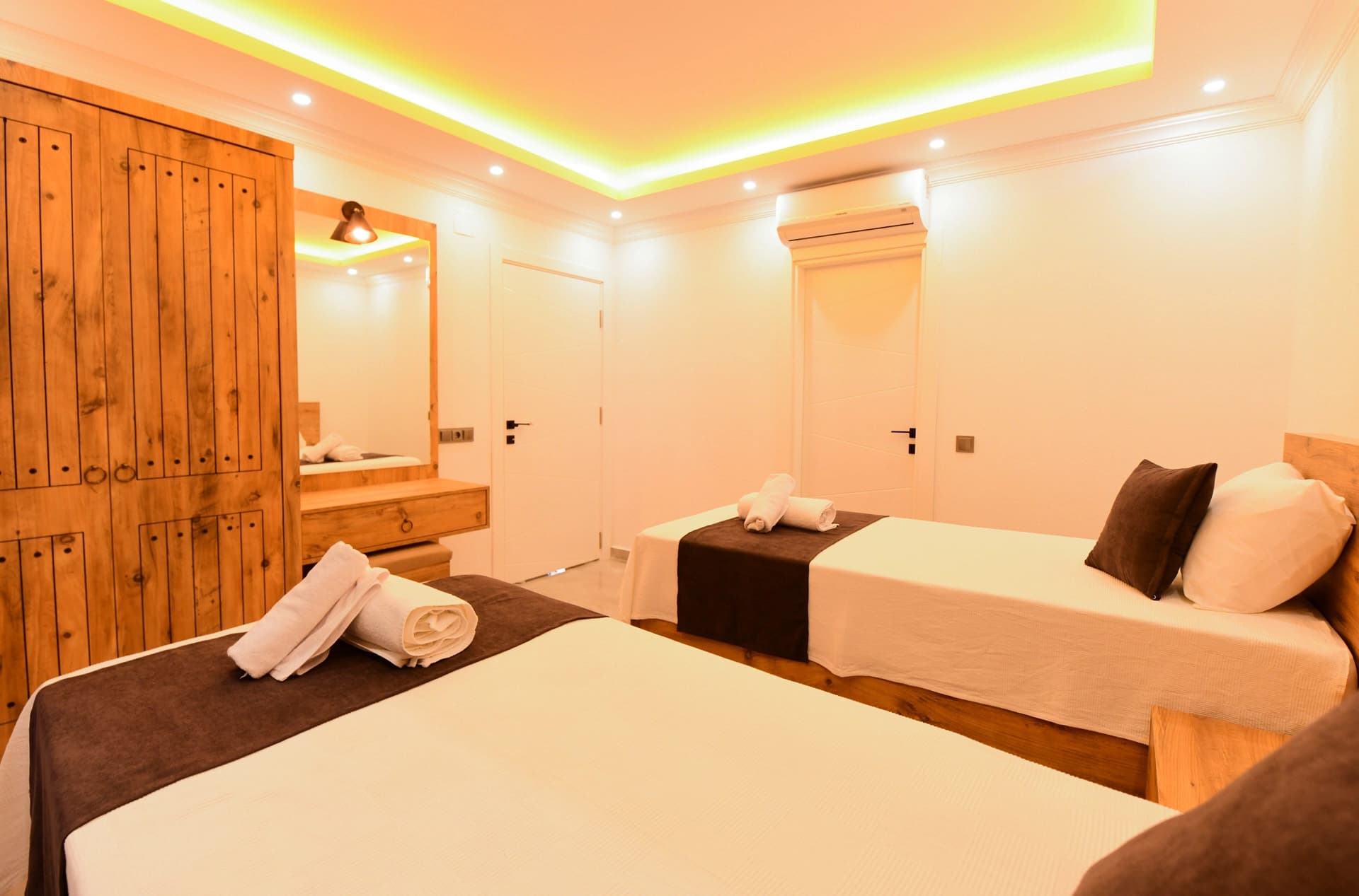 Villa Terasa Korunaklı Havuz 73