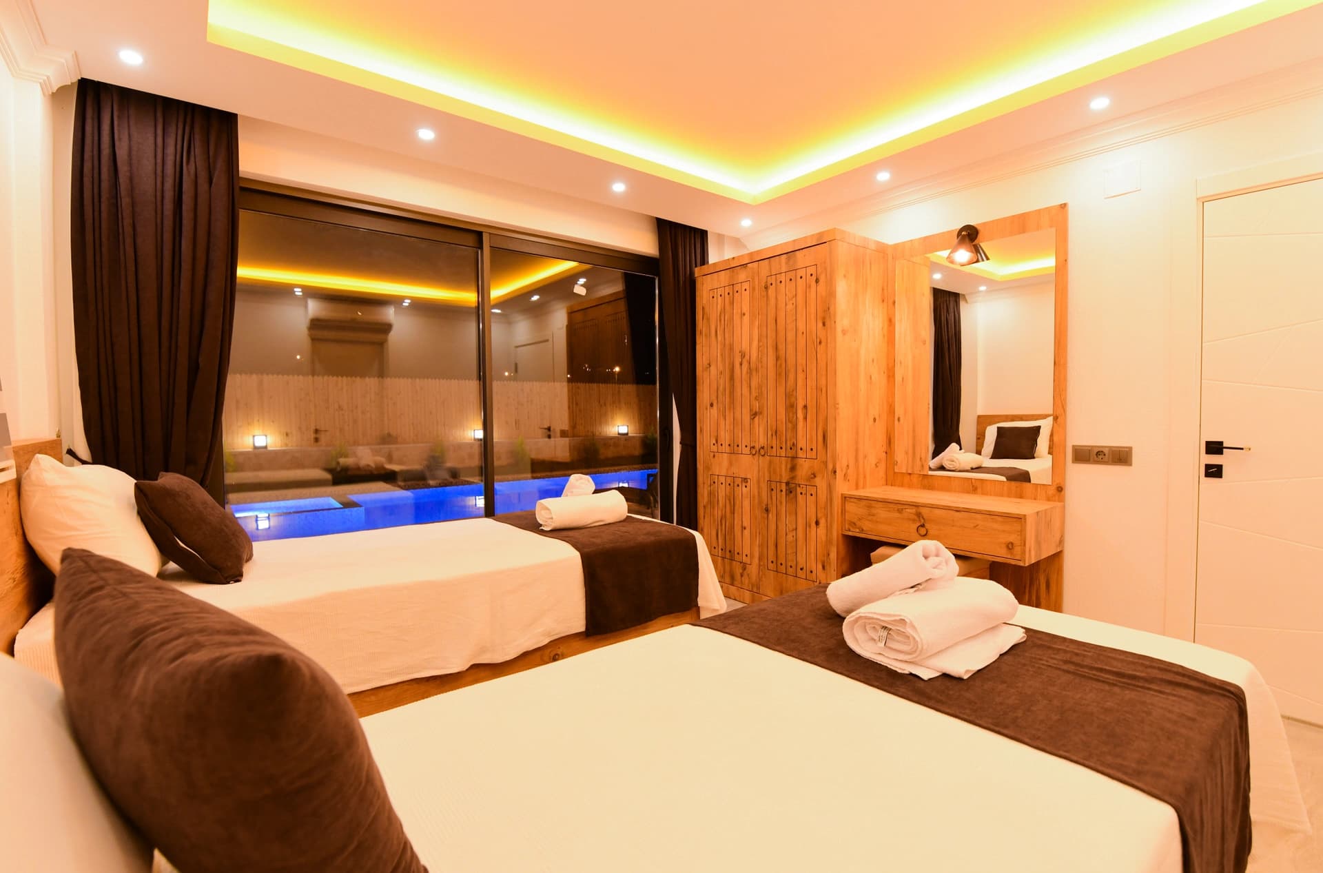 Villa Terasa Korunaklı Havuz 87