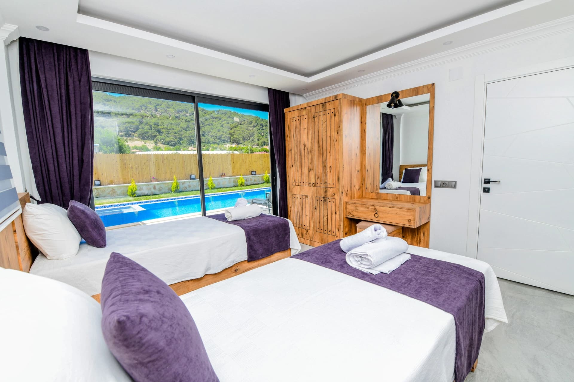 Villa Terasa Korunaklı Havuz 11