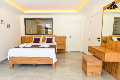 Villa Terasa Korunaklı Havuz 93