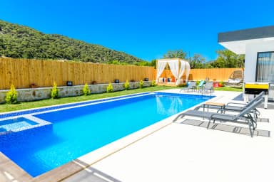 Villa Terasa Korunaklı Havuz 29