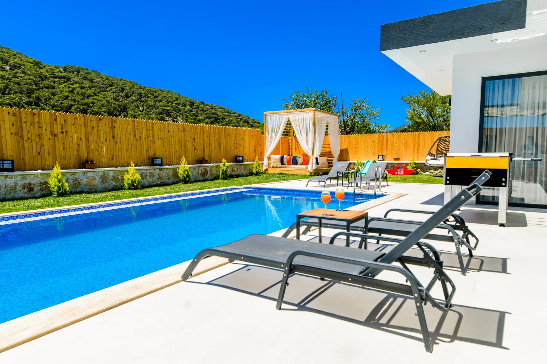 Villa Terasa Korunaklı Havuz 43