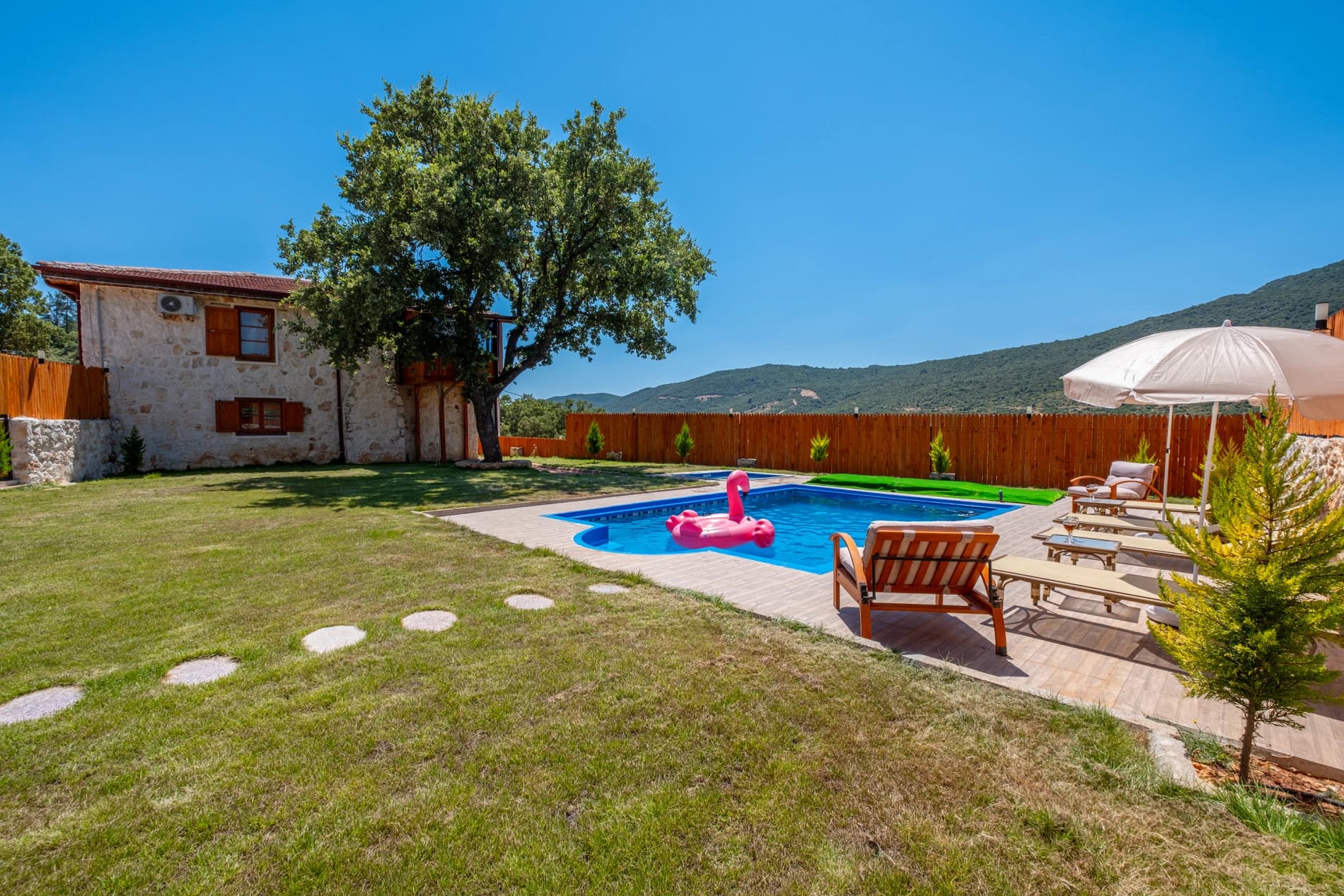 Villa Antipellos Korunaklı Havuz 13