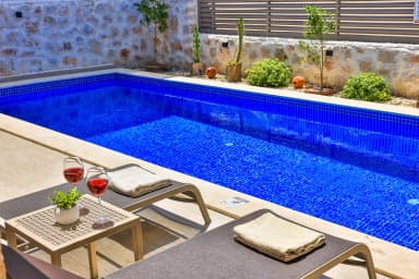Villa Dio Korunaklı Havuz 96