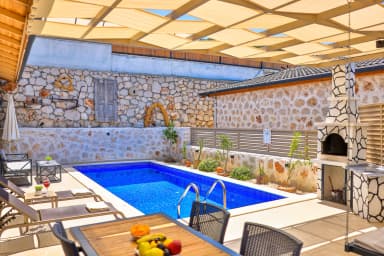 Villa Dio Korunaklı Havuz 34
