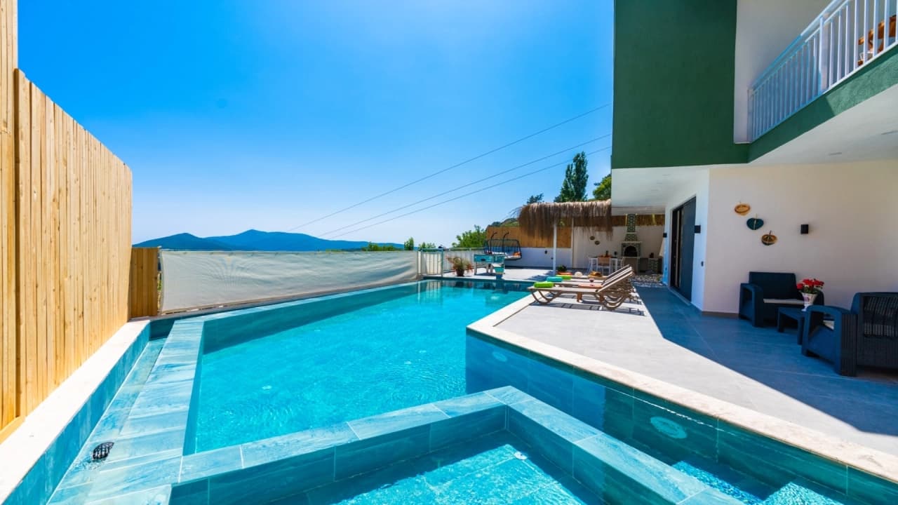 Villa Bu Yaz Korunaklı Havuz 37
