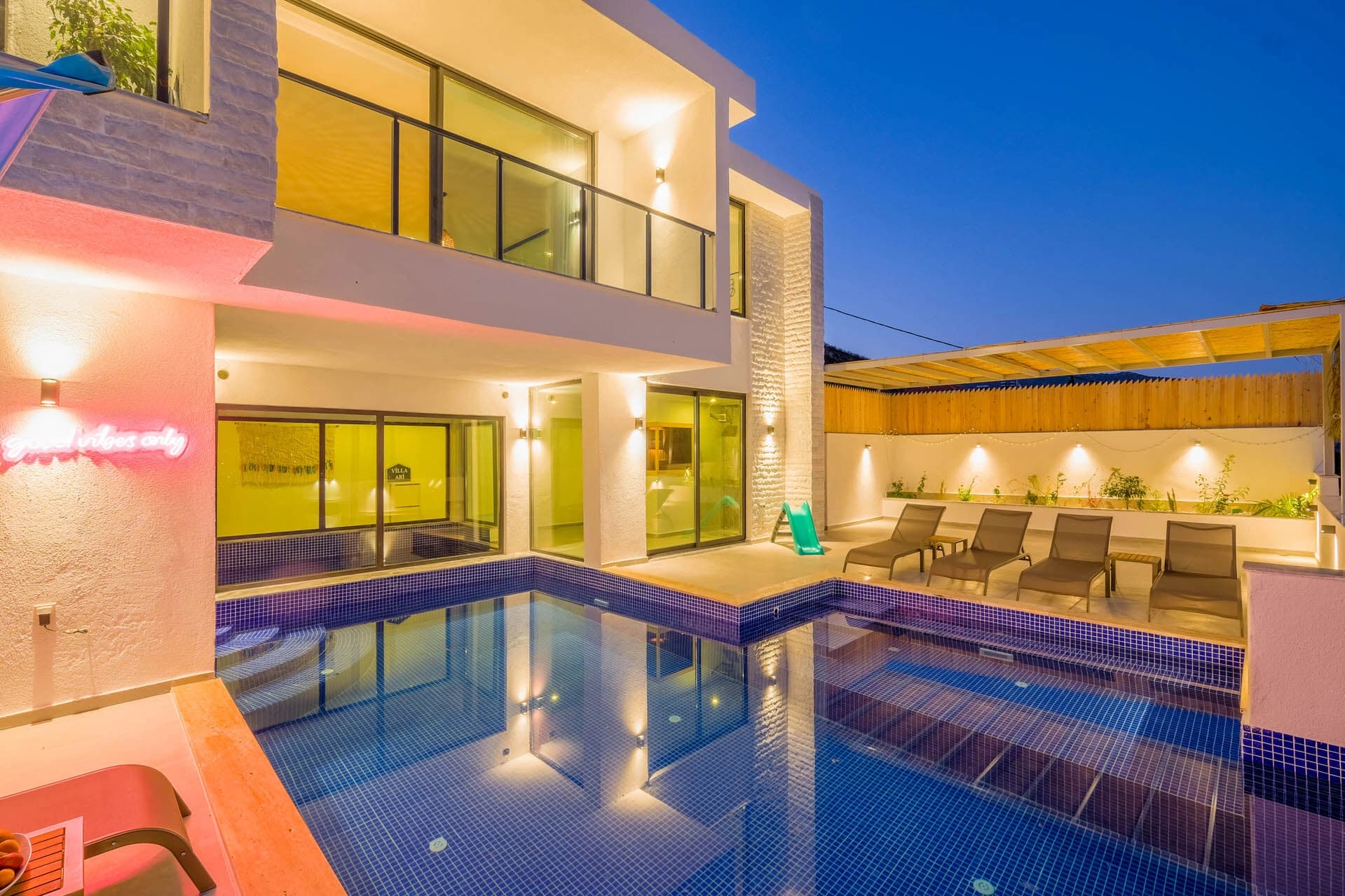 Villa Ari Isıtmalı Havuz 96