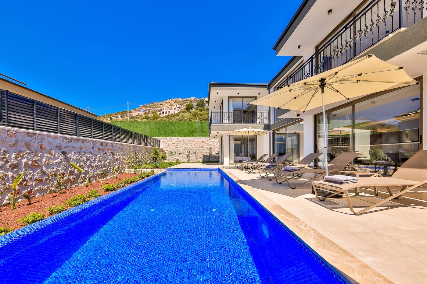 Villa Etoo Korunaklı Havuz 49